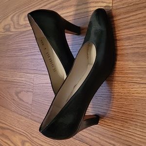 Black Ferragamo heels 6 AAAA